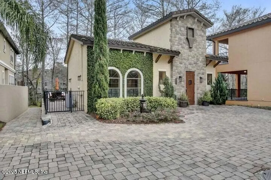 8861 Amalfi Court Jacksonville FL 32217