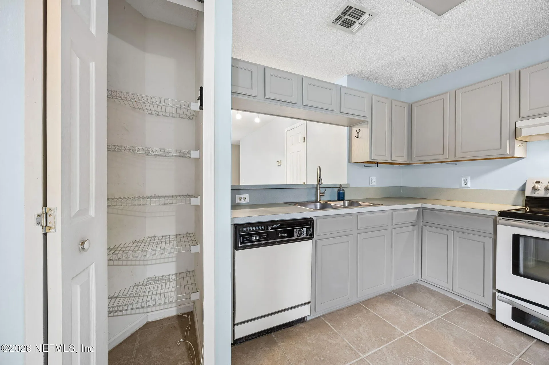3541 Rain Forest Drive W Jacksonville FL 32277