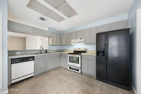 3541 Rain Forest Drive W Jacksonville FL 32277