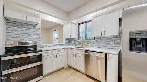 4773 Barnes S Jacksonville FL 32207