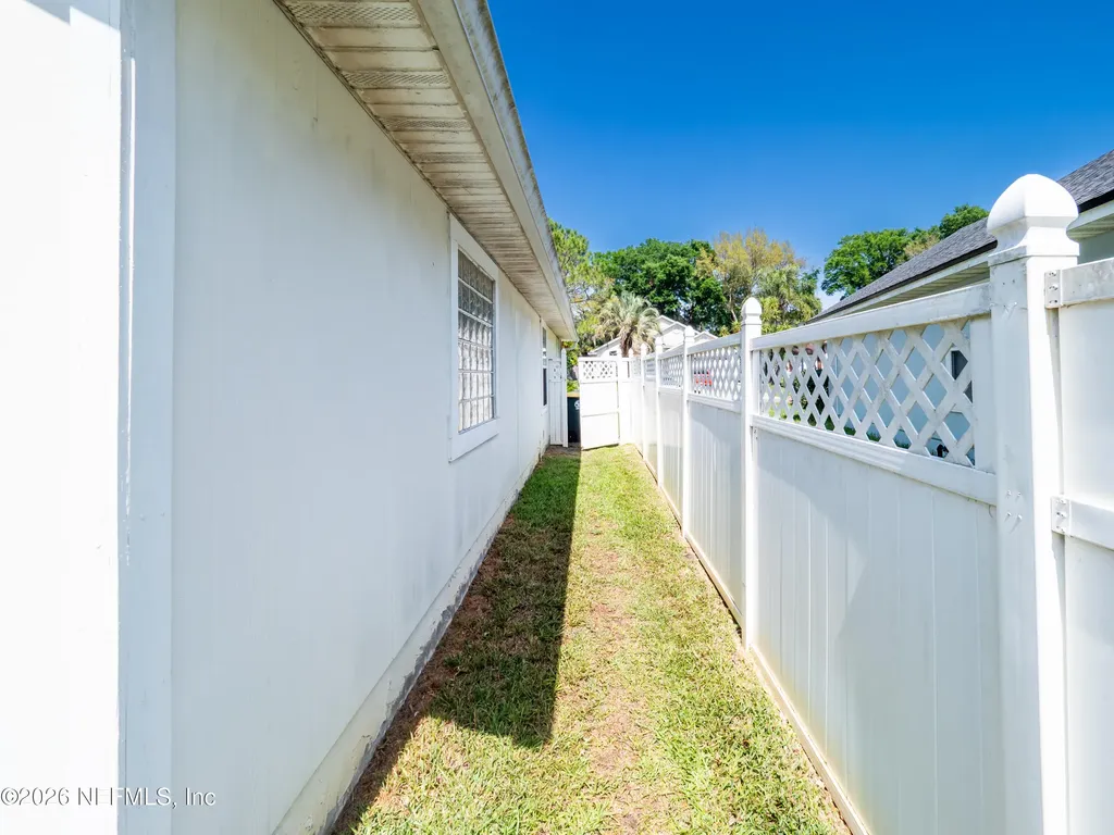 2704 Coachman Lakes Drive Jacksonville FL 32246
