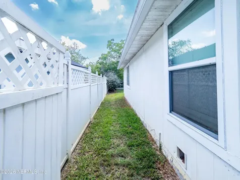 2704 Coachman Lakes Drive Jacksonville FL 32246