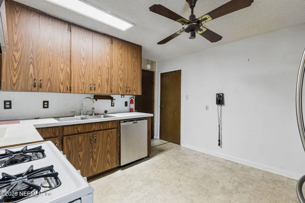1826 Faye Road Jacksonville FL 32218