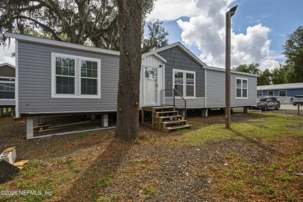 10540 Gregory Avenue Hastings FL 32145