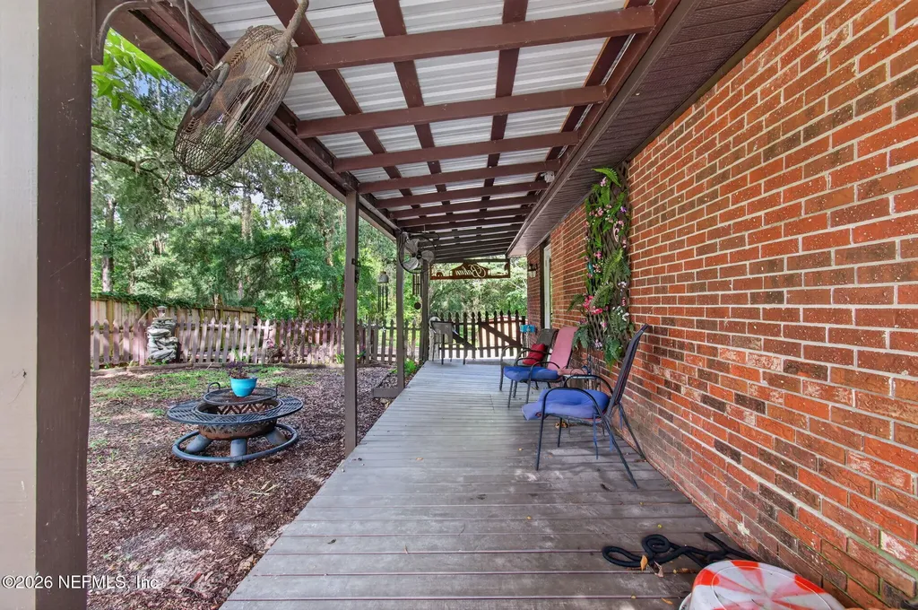 505 N State Road 21 Hawthorne FL 32640