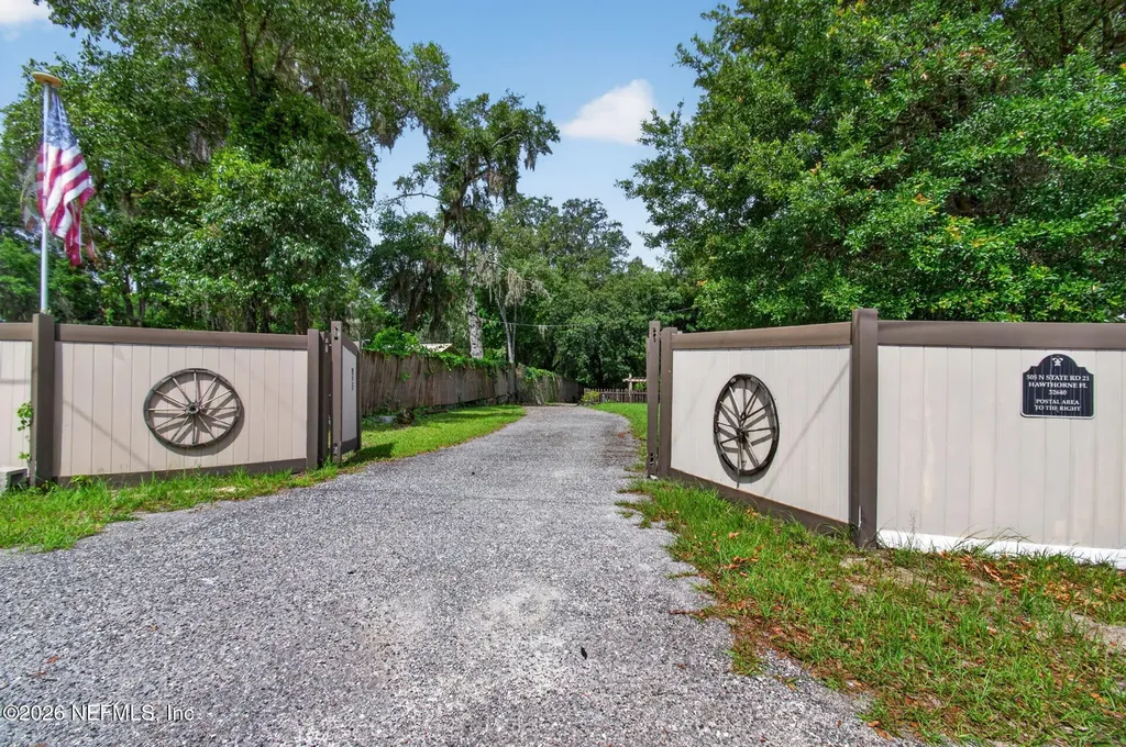 505 N State Road 21 Hawthorne FL 32640