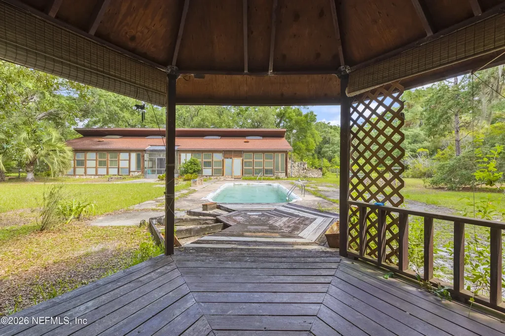 720 Lake Susan Road Hawthorne FL 32640