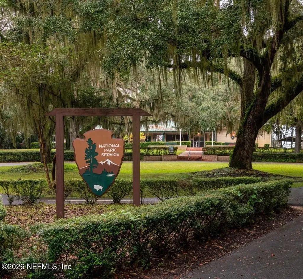 4425 Beacon Drive W Jacksonville FL 32225