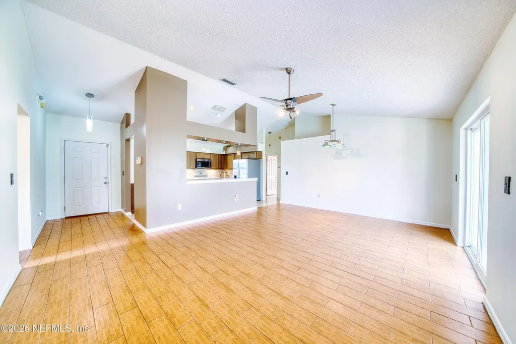 5628 Loma Vista Dr Drive W Davenport FL 33896