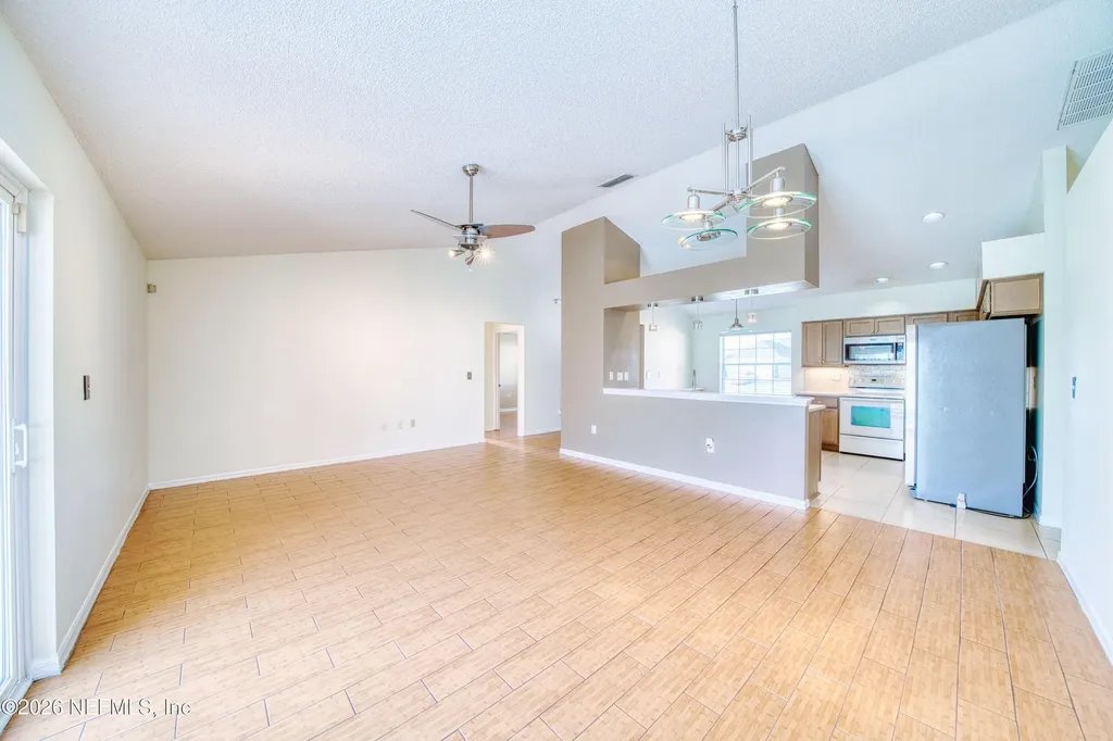 5628 Loma Vista Dr Drive W Davenport FL 33896