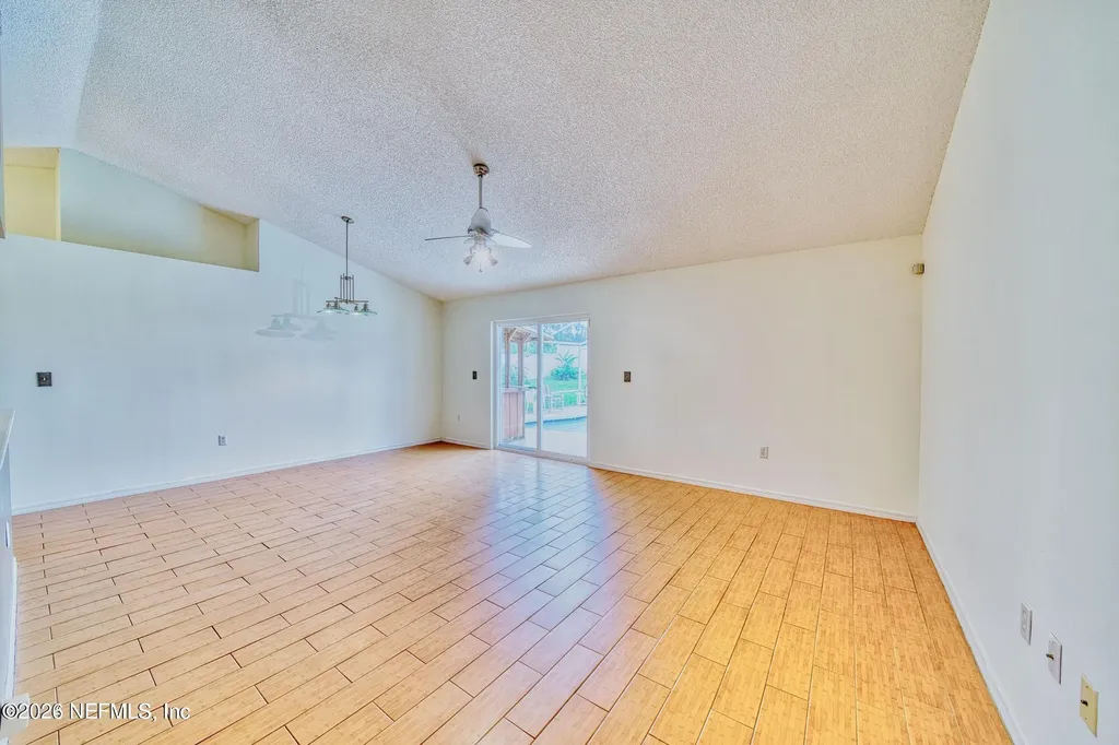 5628 Loma Vista Dr Drive W Davenport FL 33896