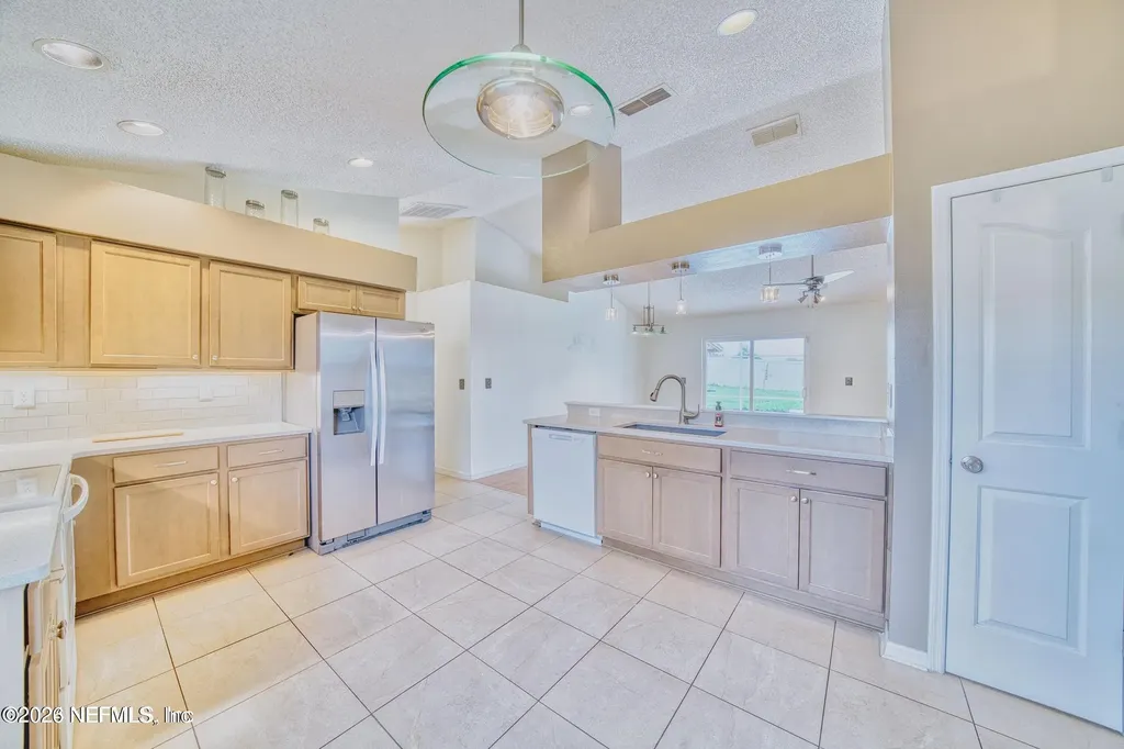 5628 Loma Vista Dr Drive W Davenport FL 33896