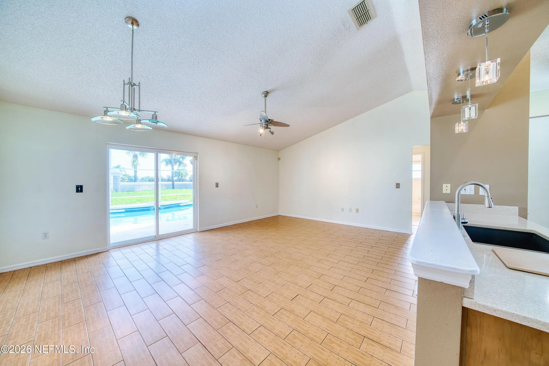 5628 Loma Vista Dr Drive W Davenport FL 33896