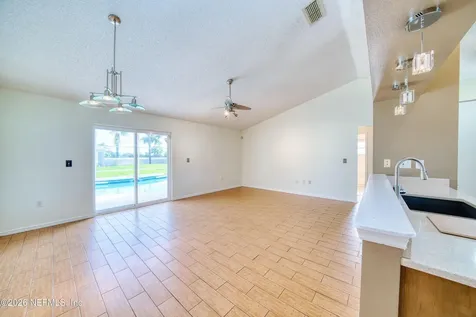 5628 Loma Vista Dr Drive W Davenport FL 33896