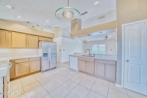 5628 Loma Vista Dr Drive W Davenport FL 33896