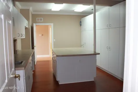 6817 Southpoint Parkway Jacksonville FL 32216