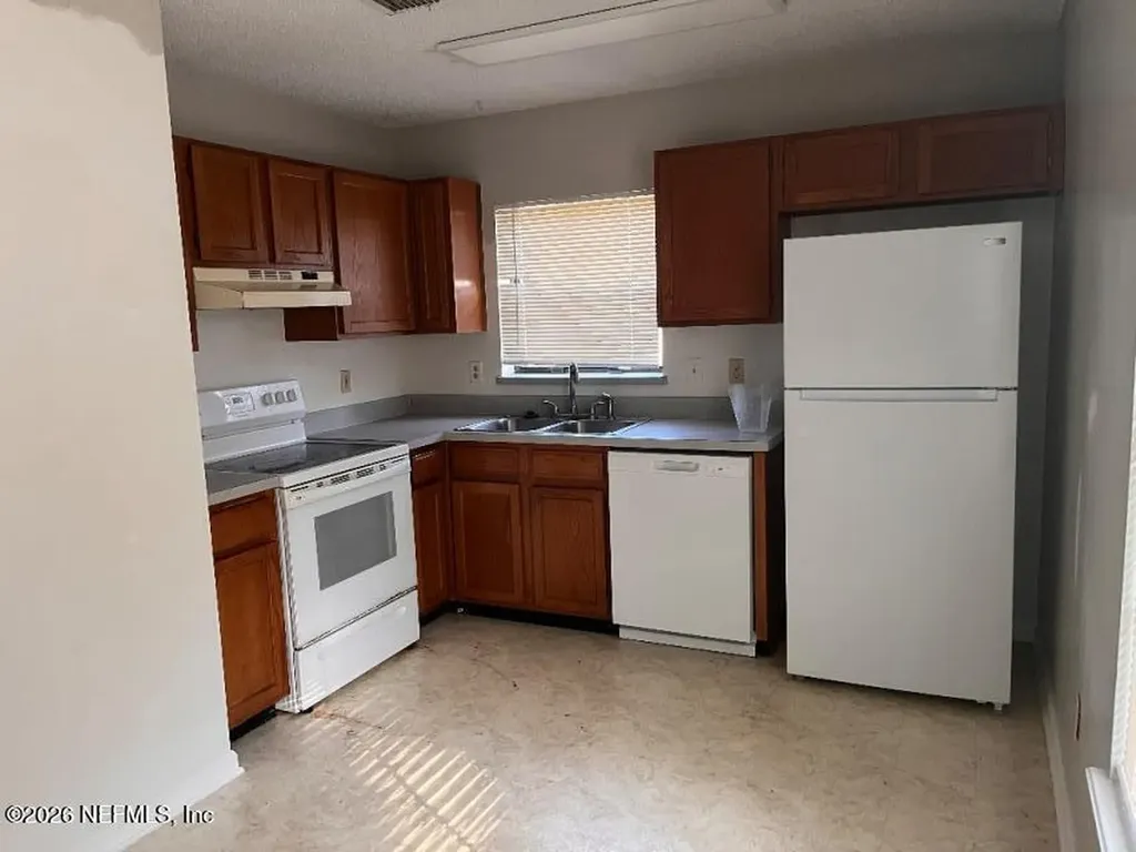 1112 Dorwinion Jacksonville FL 32225