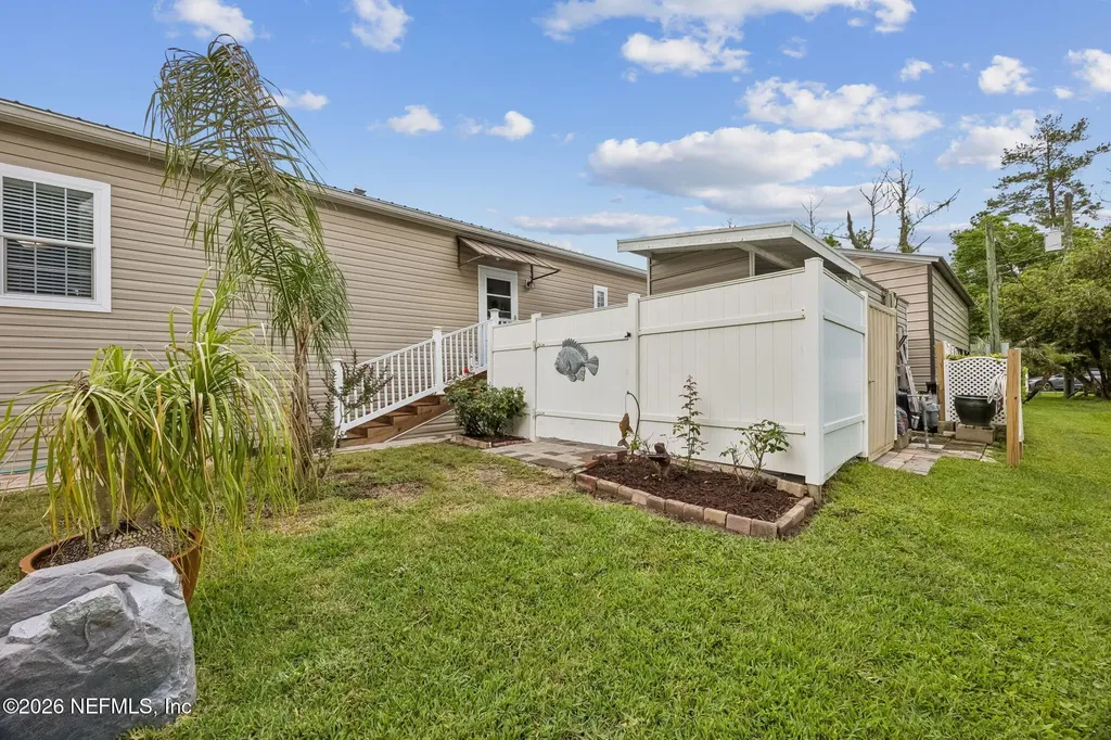 329 Paradise Circle Satsuma FL 32189