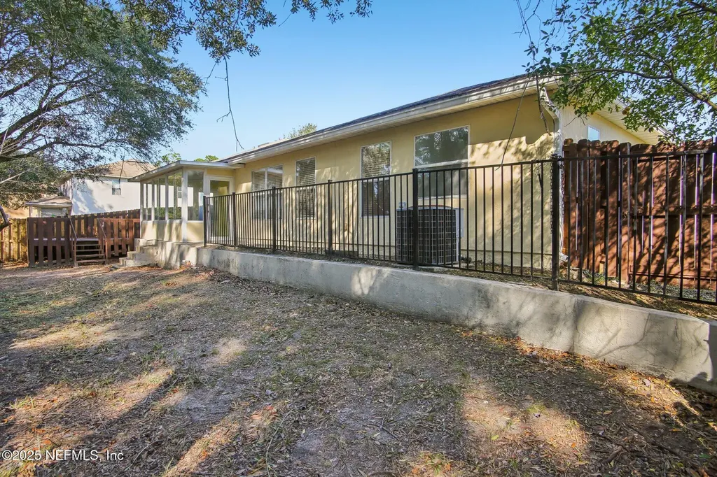 2346 Adams Lake Boulevard Jacksonville FL 32221
