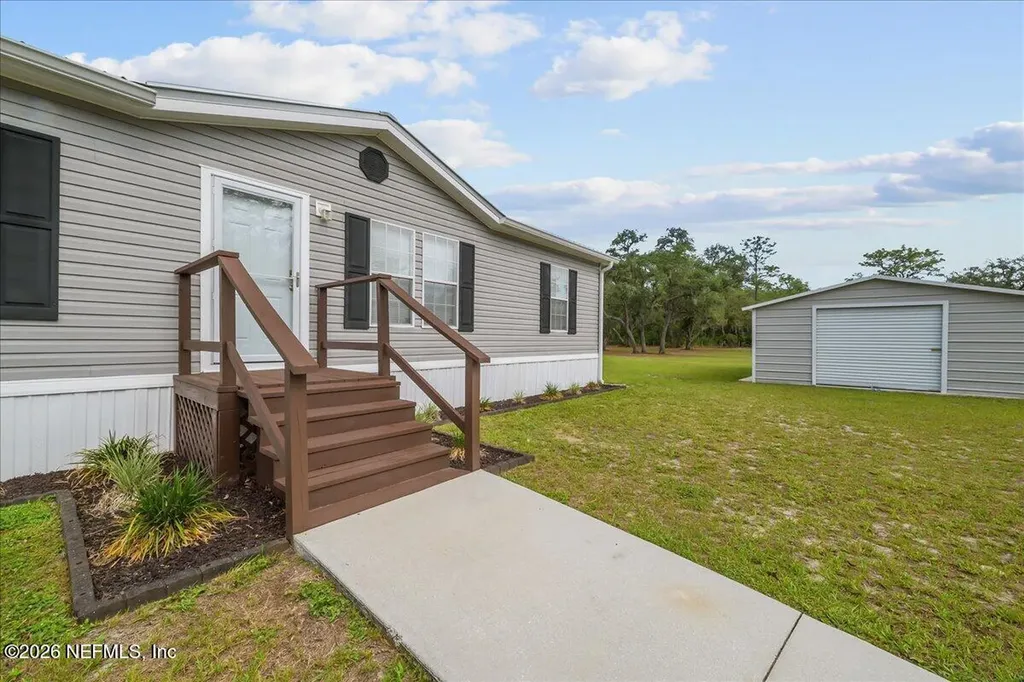 127 Red Oak Lane Hollister FL 32147