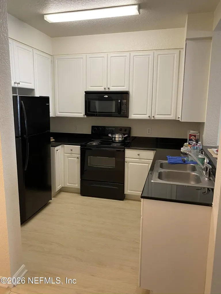 8539 Gate Parkway W Jacksonville FL 32216