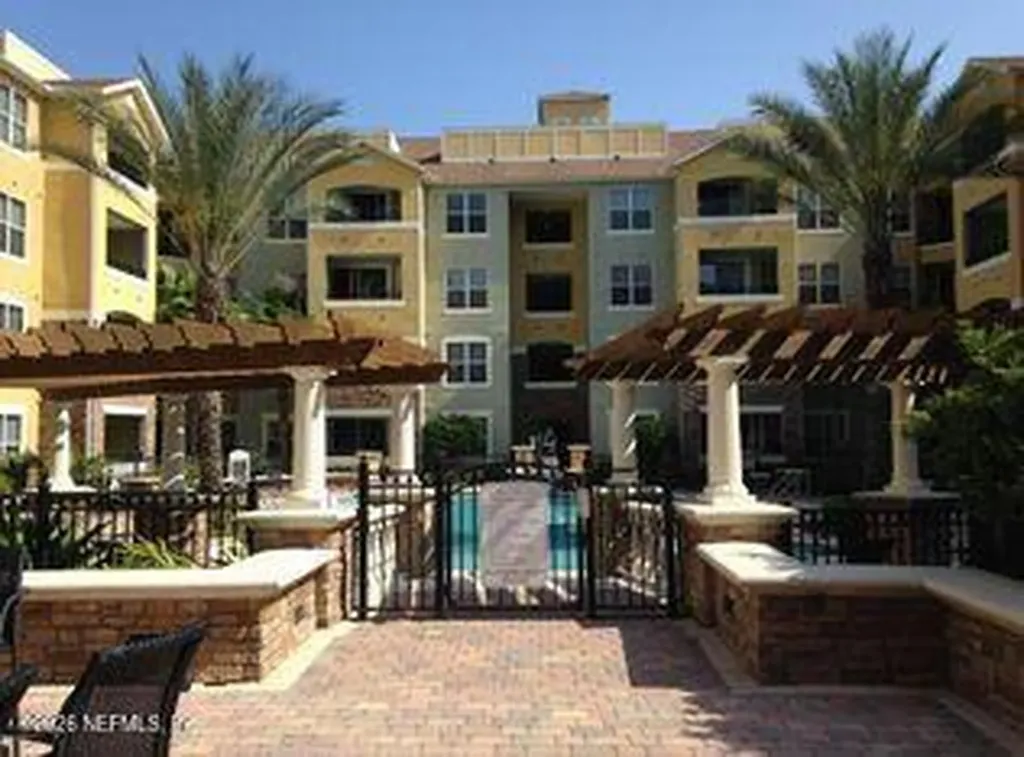 8539 Gate Parkway W Jacksonville FL 32216