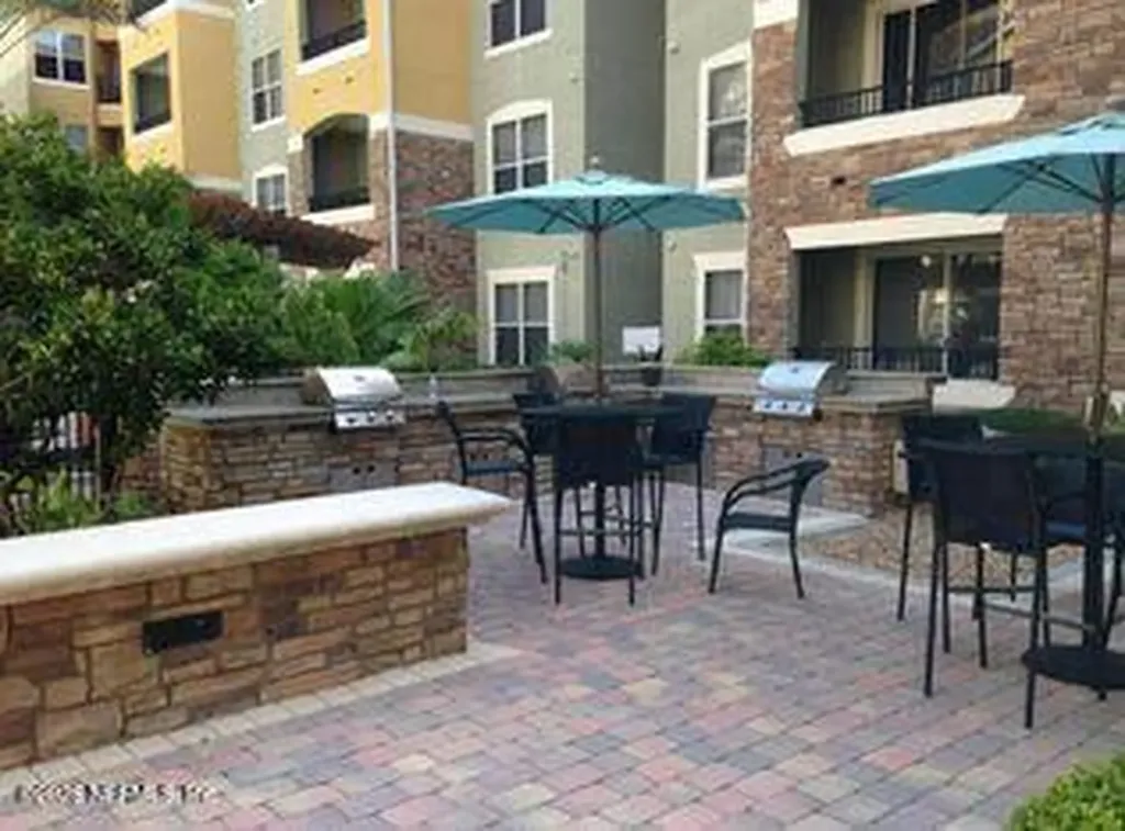 8539 Gate Parkway W Jacksonville FL 32216