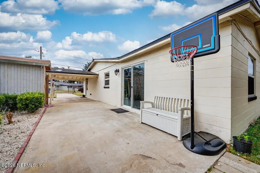 2425 Tulsa Road N Jacksonville FL 32218