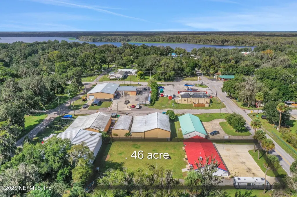 413 Elm Street Welaka FL 32193