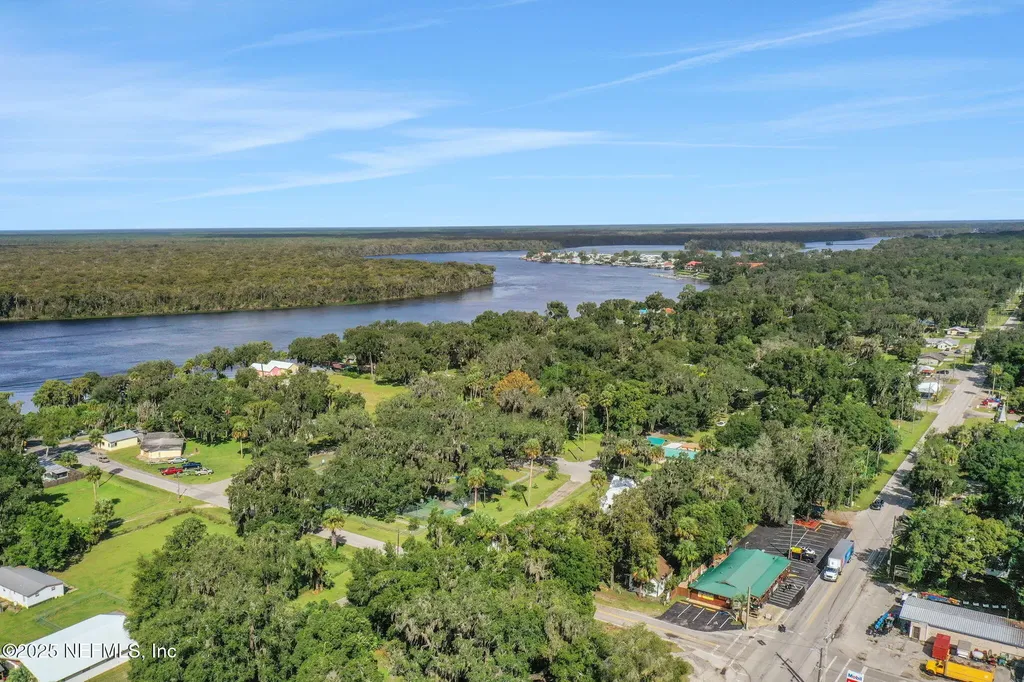 413 Elm Street Welaka FL 32193