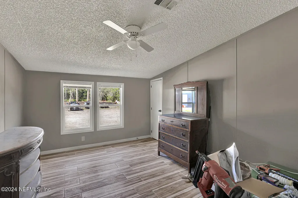 141 Woods Road San Mateo FL 32187