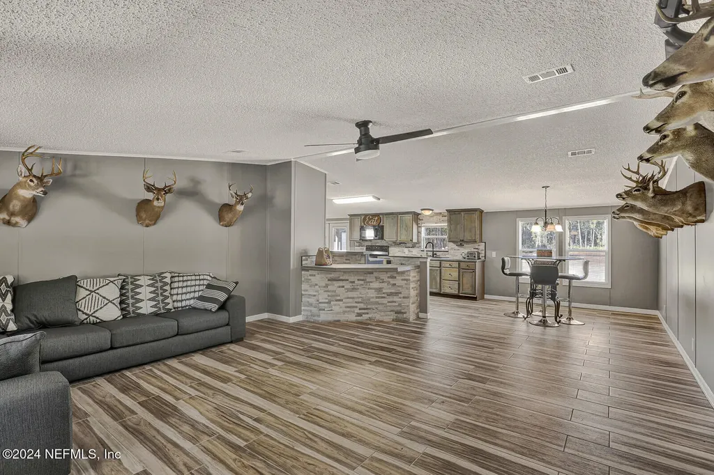 141 Woods Road San Mateo FL 32187