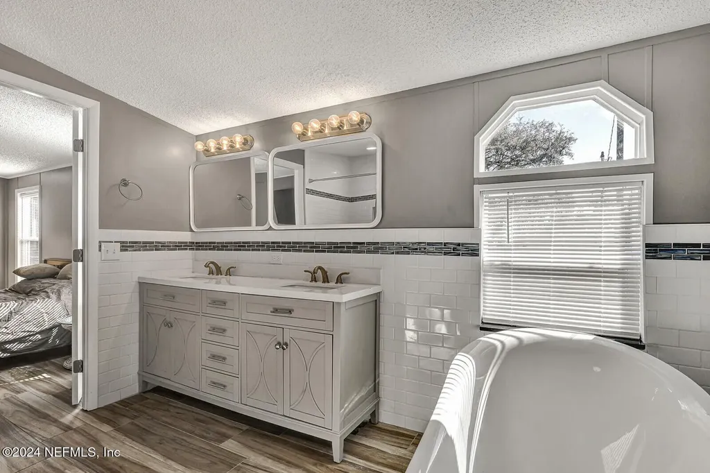 141 Woods Road San Mateo FL 32187