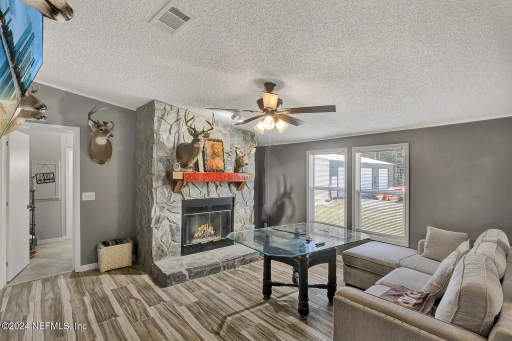141 Woods Road San Mateo FL 32187
