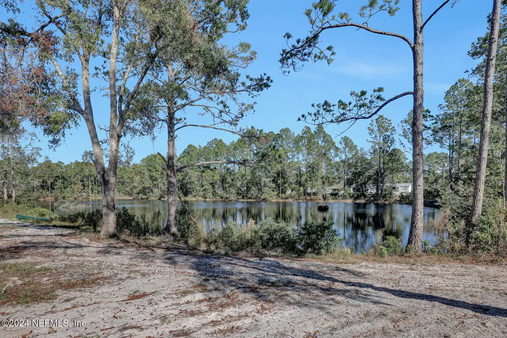 141 Woods Road San Mateo FL 32187