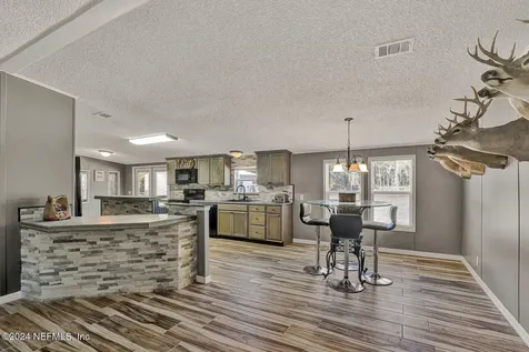 141 Woods Road San Mateo FL 32187