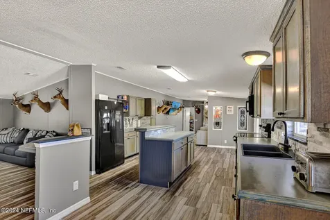 141 Woods Road San Mateo FL 32187