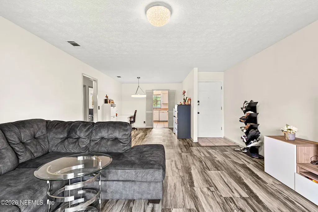 4915 Baymeadows Road Jacksonville FL 32217