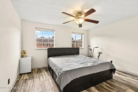 4915 Baymeadows Road Jacksonville FL 32217
