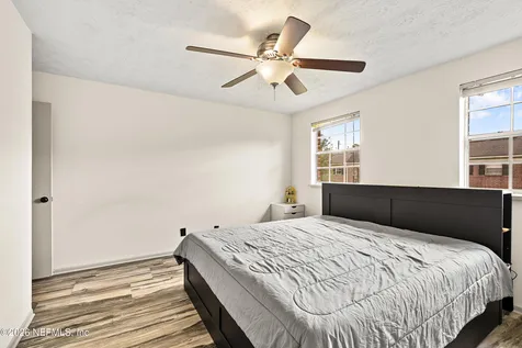 4915 Baymeadows Road Jacksonville FL 32217