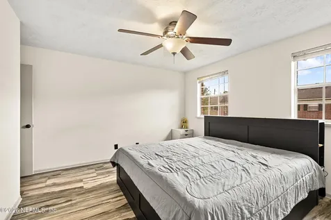 4915 Baymeadows Road Jacksonville FL 32217