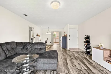 4915 Baymeadows Road Jacksonville FL 32217