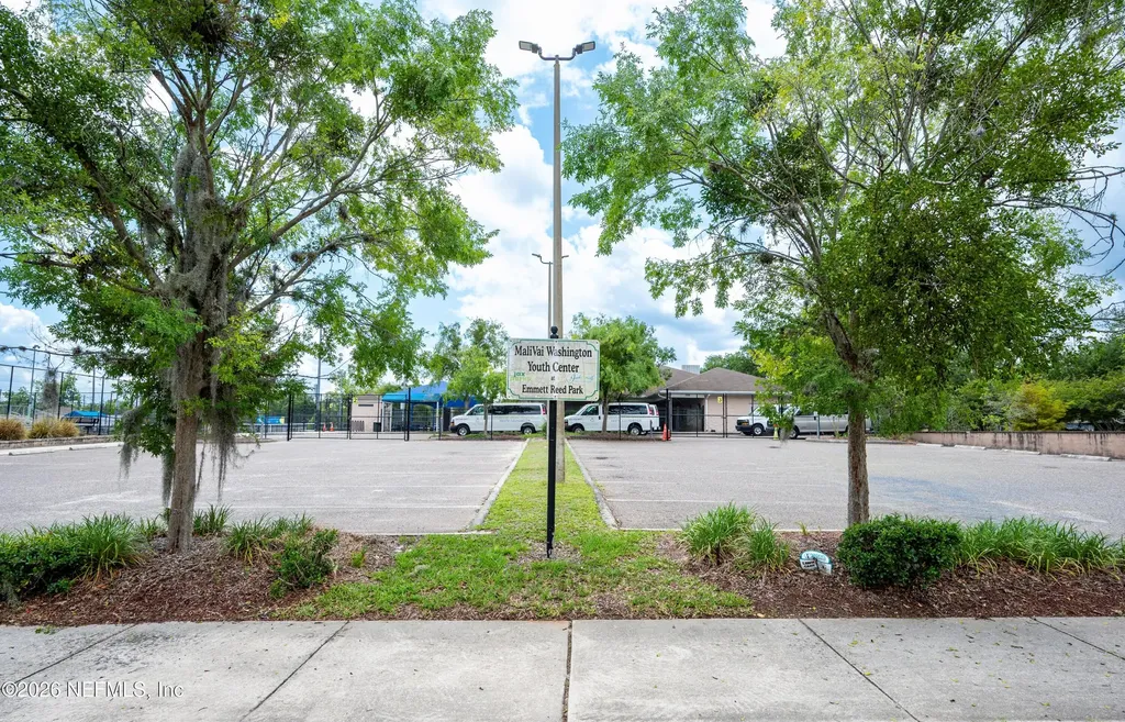 1494 8th Street W Jacksonville FL 32209