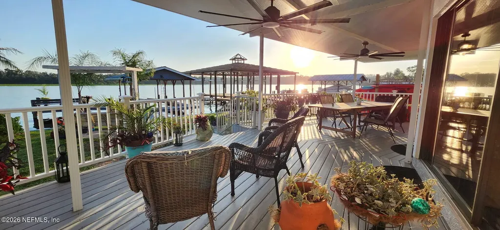 200 Sportsman Drive Welaka FL 32193