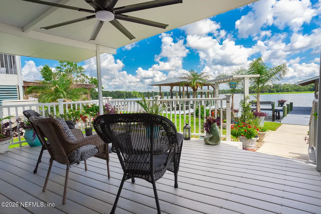 200 Sportsman Drive Welaka FL 32193