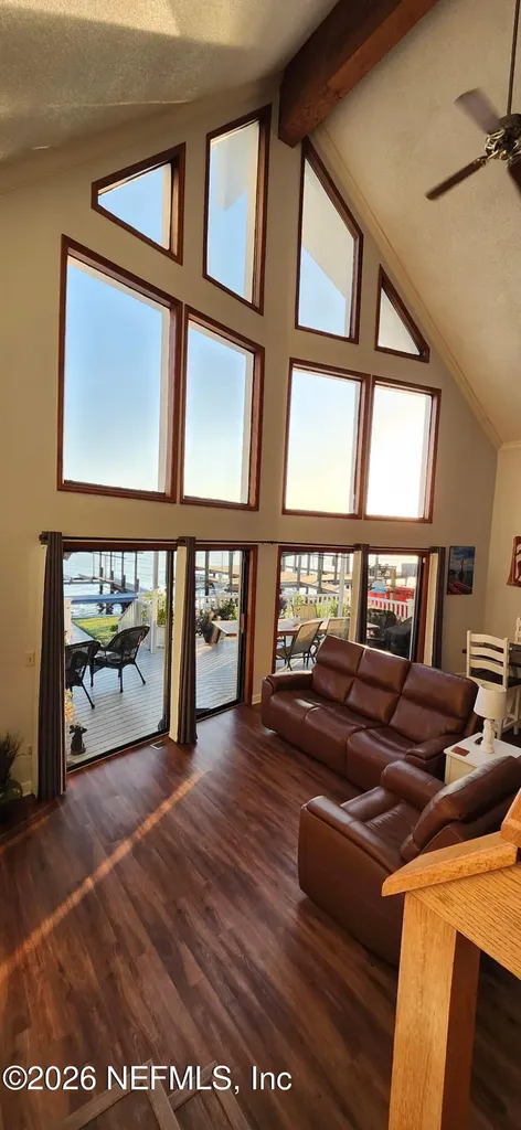 200 Sportsman Drive Welaka FL 32193