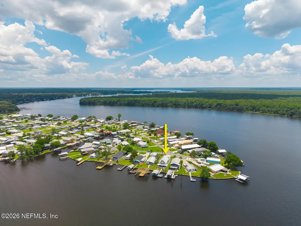 200 Sportsman Drive Welaka FL 32193