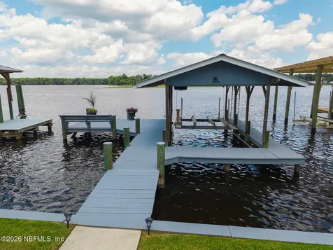 200 Sportsman Drive Welaka FL 32193