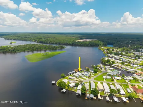 200 Sportsman Drive Welaka FL 32193