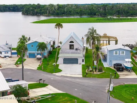 200 Sportsman Drive Welaka FL 32193